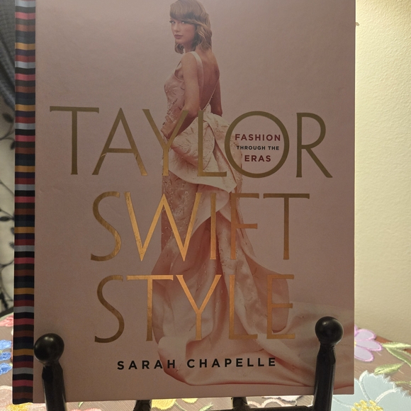 Taylor Swift Style, Fashion through The Eras Book. Brand New! - Picture 1 of 8